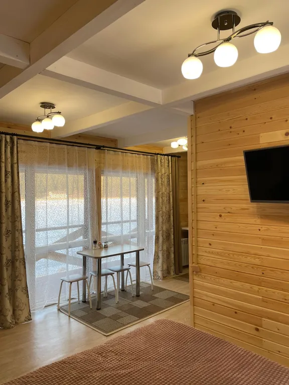 Дом для семьи с детьми с видом на озеро и горы