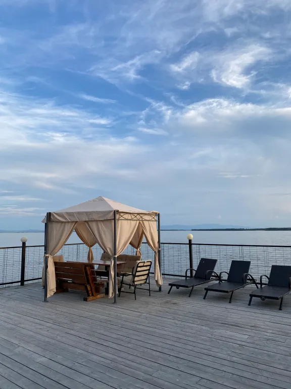 Дом с баней и бассейном на берегу Амура