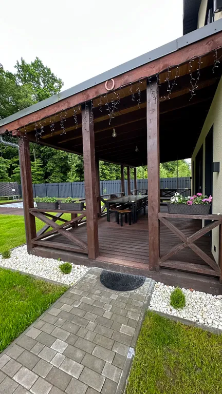 Дом в лесу с баней и бассейном