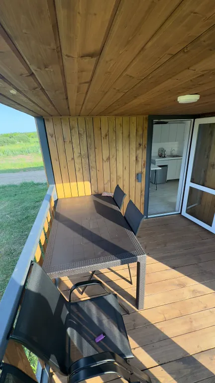 Уютный дом у озера