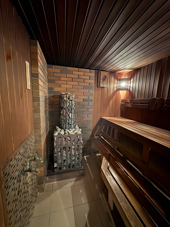 Загородный дом с бассейном и парной на дровах