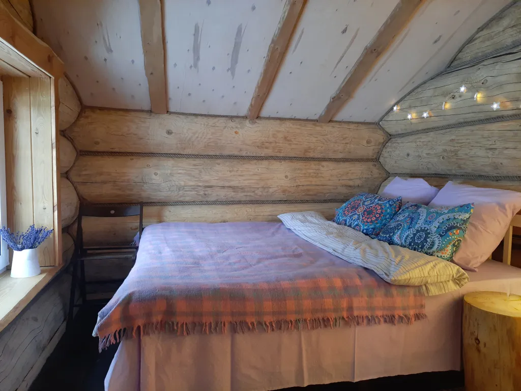 Домик с видом на озеро