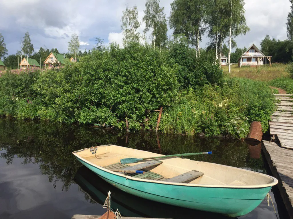 Коттедж Коттедж на берегу озера,рыбалка и отдых всей семьей! — Родионово