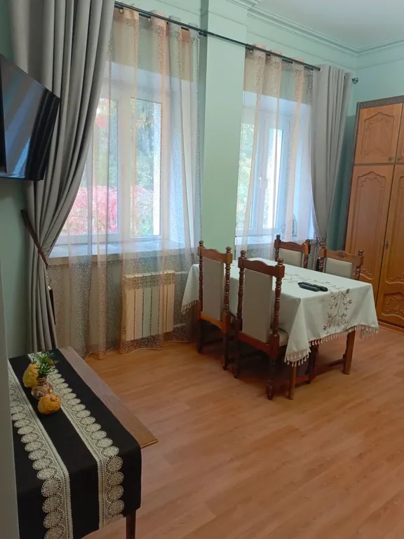 Гостевой дом Профессорский, коттедж в лесу недалеко от центра города