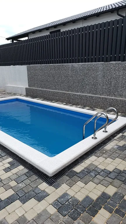 Дом с бассейном и с видом на море и горы