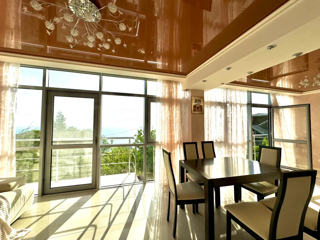 Дом с бассейном