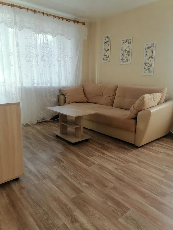 Квартира у сквера