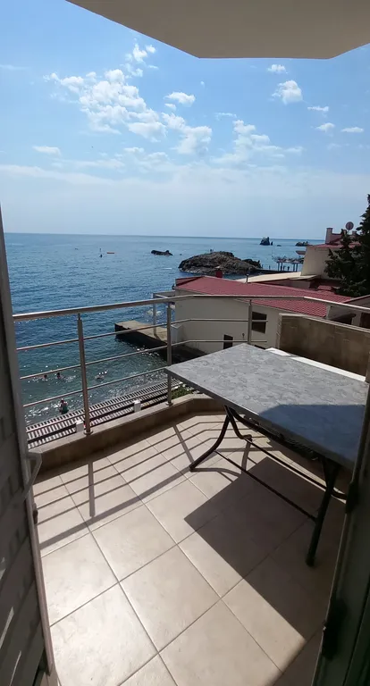 Просторный 2х комнатный номер с видом на море, 1я линия