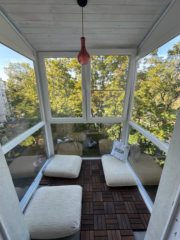 Уютная новая квартира с высокими потолками и потрясающими закатами