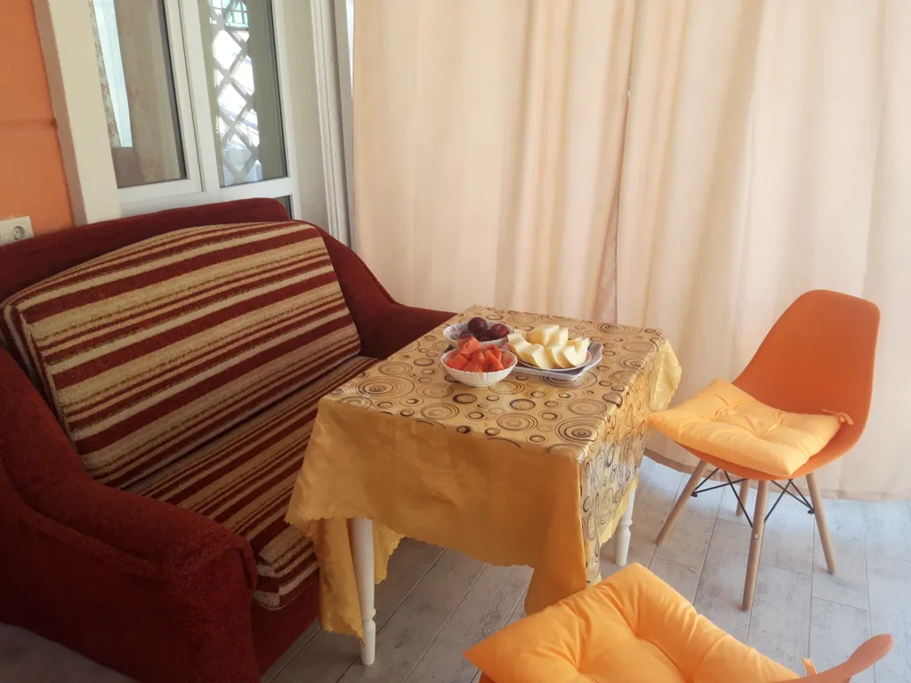 Уютная студия с террасой и бассейном