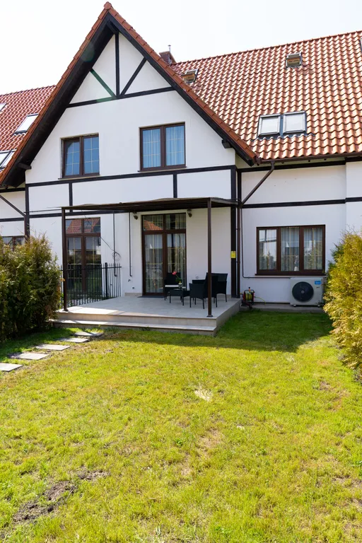 Таунхаус с дизайнерским ремонтом на участке