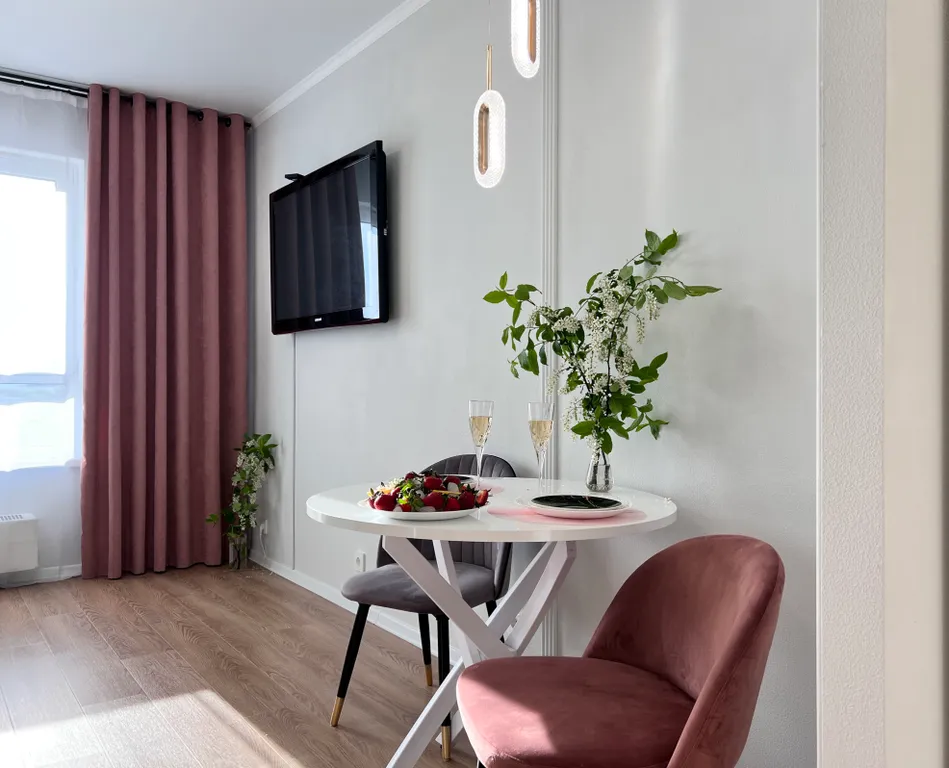 Студия с прекрасным видом из окна