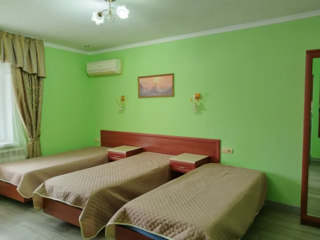 Квартира 5ти местный двухкомнатный номер с балконом в гостевом доме с бассейном — аренда посуточно в Анапа