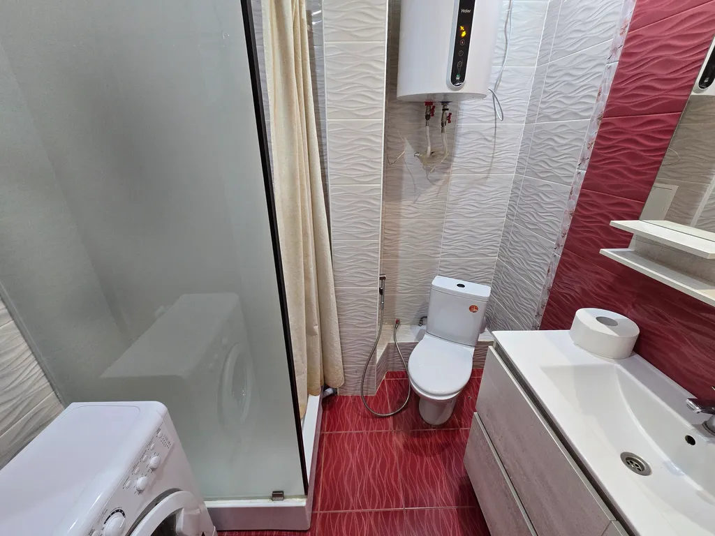 Современная студия возле ТРЦ Аура