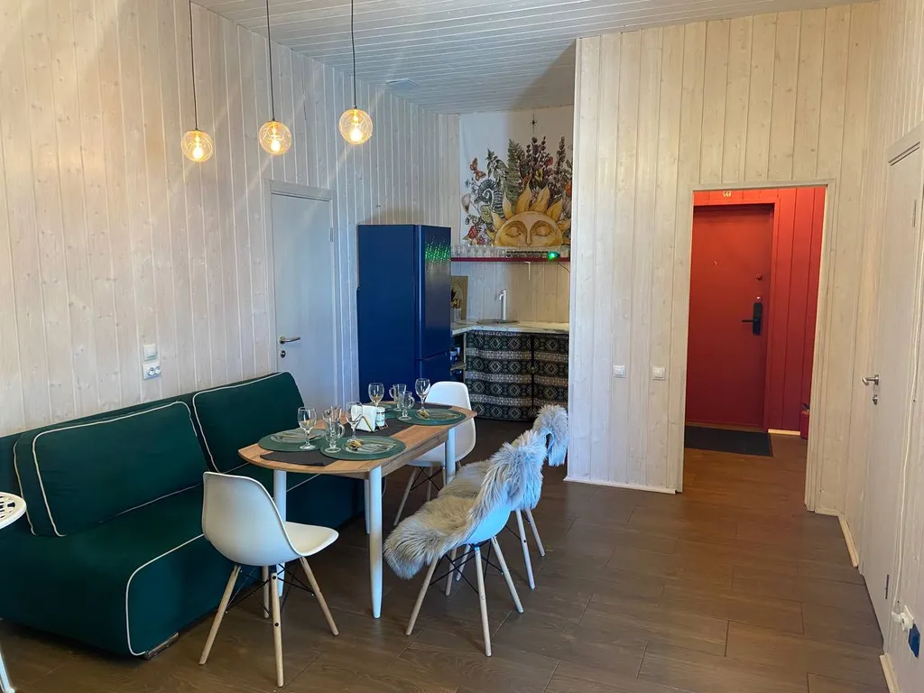 Дом у берёзы с баней в тихом месте возле леса и реки