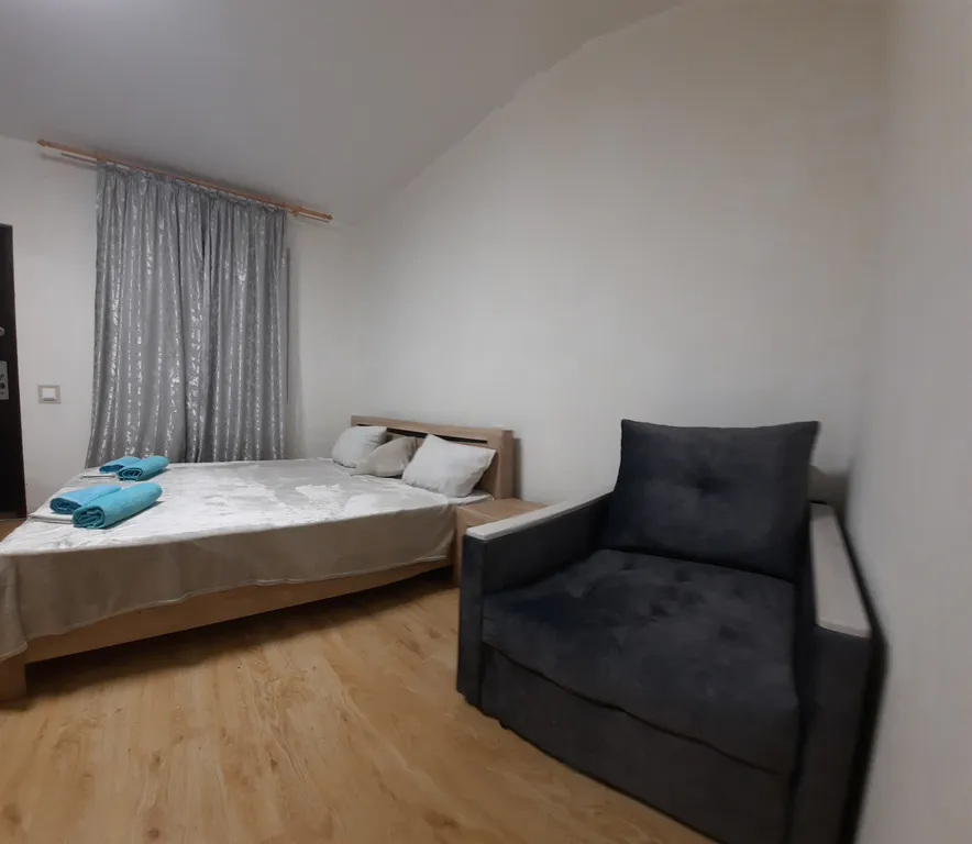 Квартира Комната с балконом, отдельный вход со двора бассейн — Кучугуры