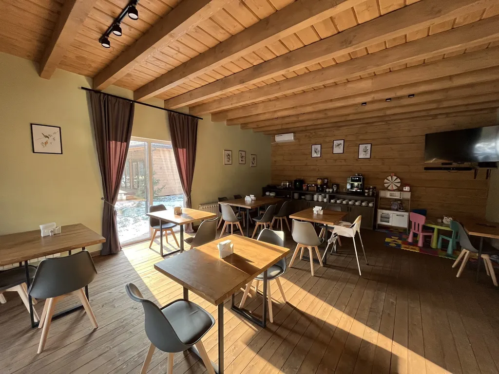 Коттедж для двоих в лесу у пруда