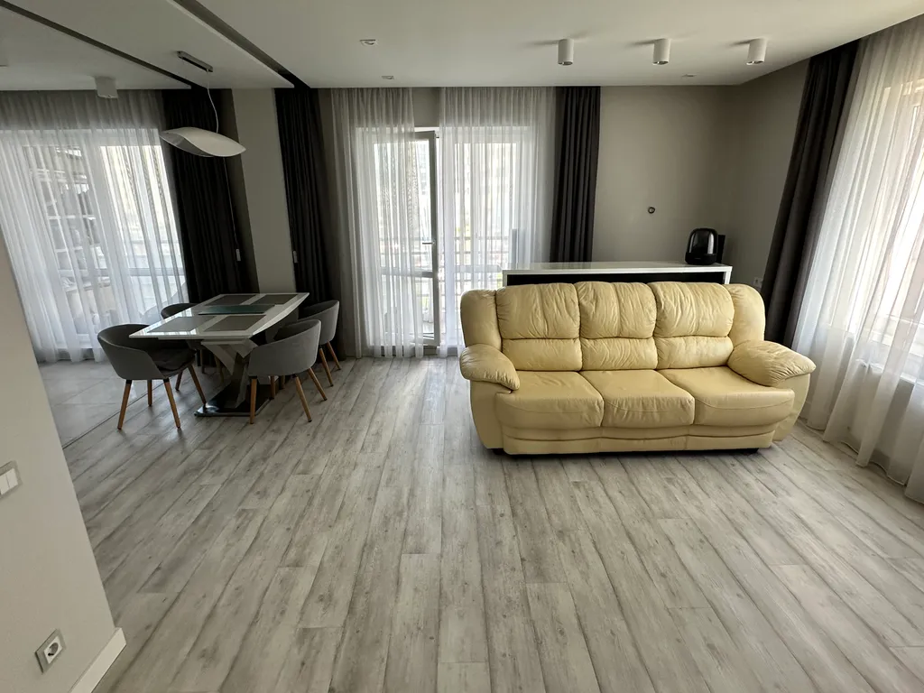 Просторная стильная квартира с 2 спальнями и 2 санузлами на Маяк-Минск