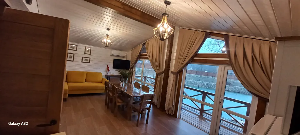 Шале в горах на берегу реки