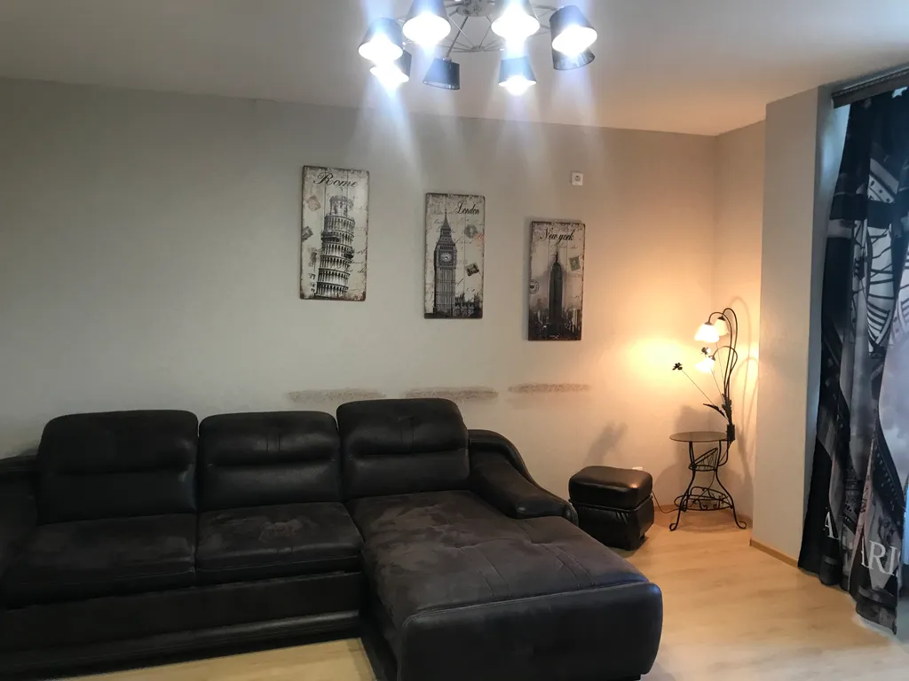 Апартаменты в ЖК Париж, центр. Парк Победы! Вода горячая есть.