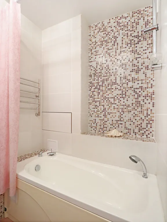 Красивая большая однокомнатная квартира в самом центре микрорайона ГГМ