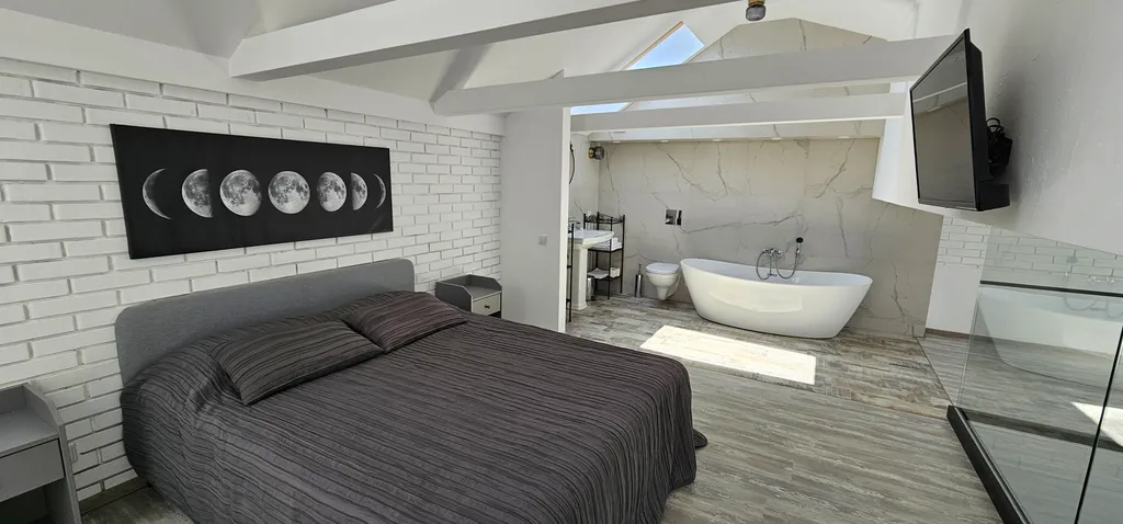 Квартира Двухуровневый апартамент с тремя спальнями — аренда посуточно в Отрадное