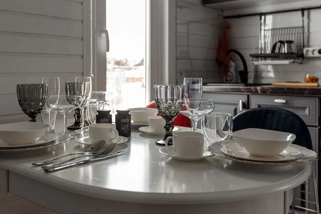 Новый уютный дом с отдельной территорией в центре города.