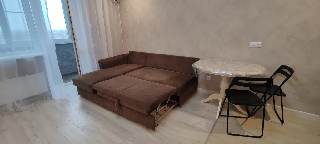 Квартира-студия в 30 кв.м. с 2  кроватями