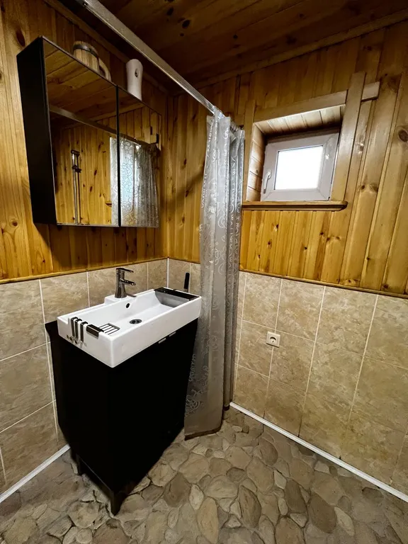 Коттедж Уютный коттедж на берегу озера — Луга