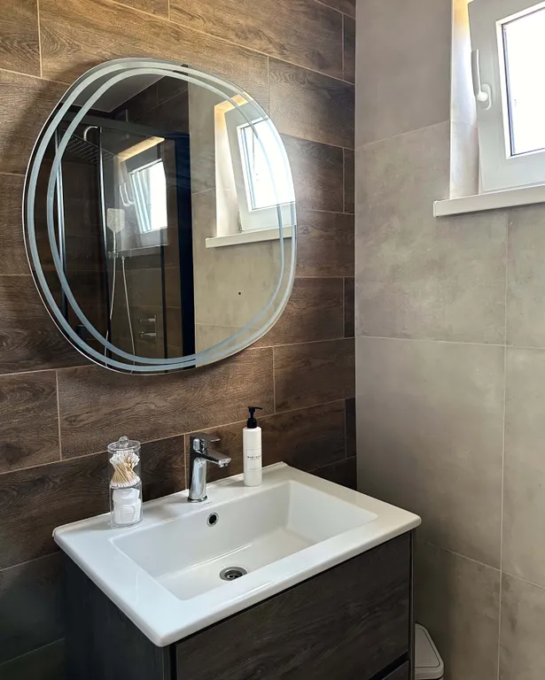 Дом на берегу реки