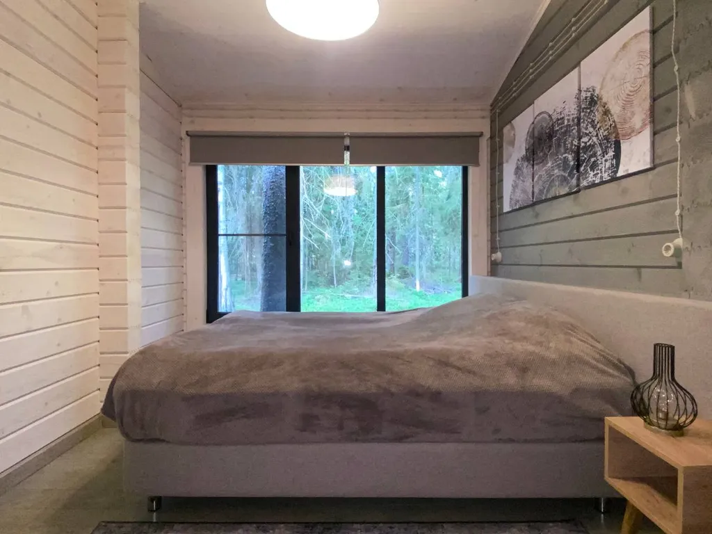 Дом на 6 человек в лесу на берегу озера