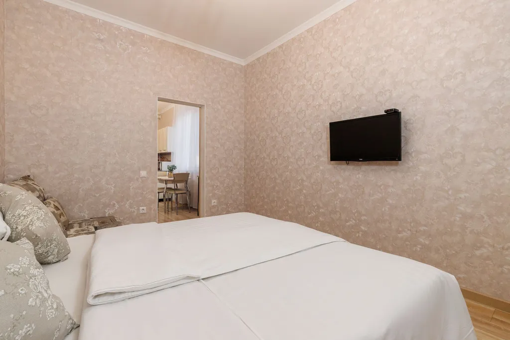 Квартира Апартаменты с балконом и видом на аллею — Адлер