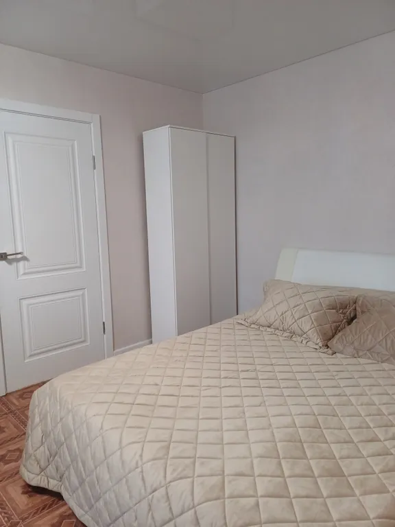 Светлая уютная квартира с большим ортопедическим диваном и кроватью