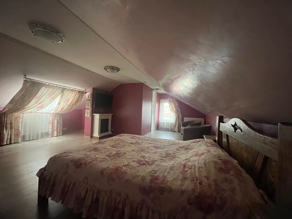 Загородный дом с бассейном