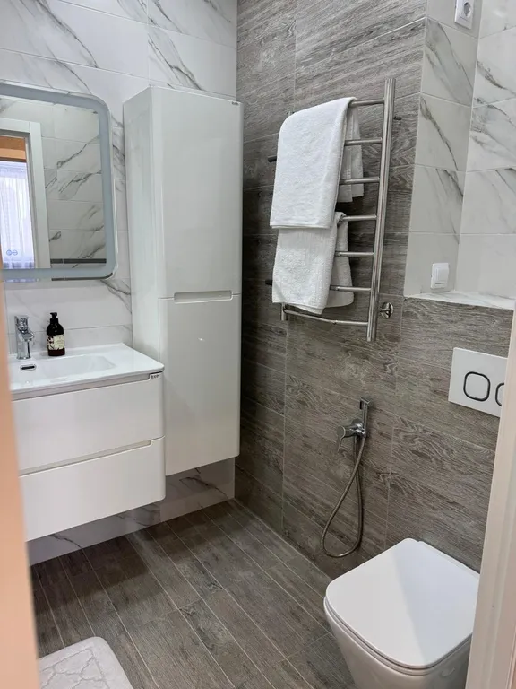 Трёшка с дизайнерским ремонтом в ЖК Гвардейский 2