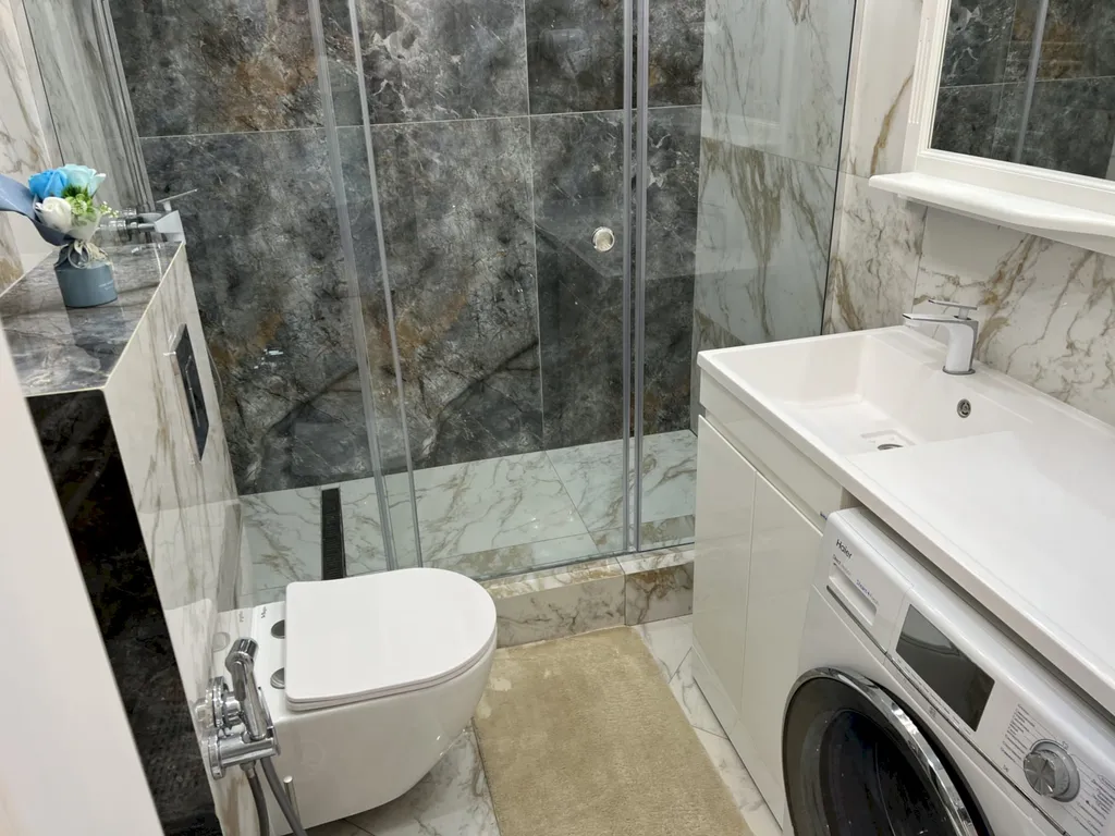 Квартира с балконом и видом на открытое море, Толстый мыс