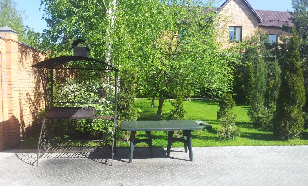 Коттедж Коттедж с большим бассейном — Черное