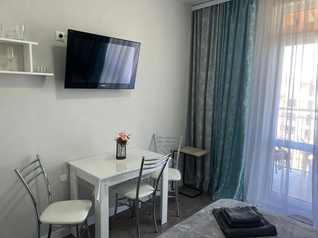 398 студия с бассейном для трёх человек