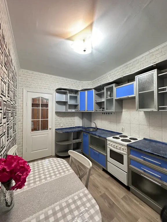 Просторная рядом с рекой и лесом