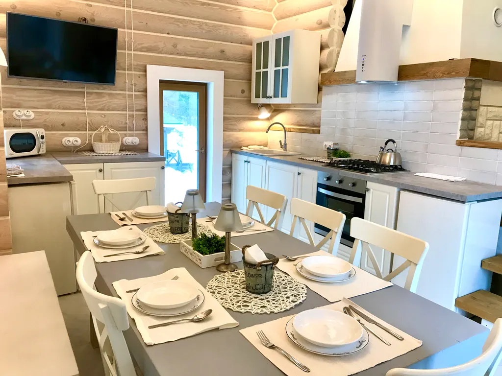 Дом на скале с видом на озеро