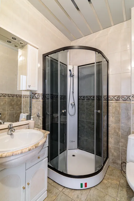 Дом с бассейнами и банкетным залом на Дмитровском шоссе