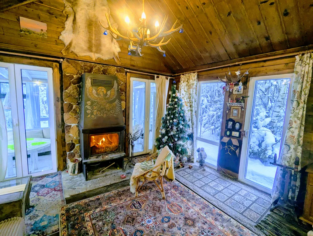 Коттедж Уютный домик с камином и бассейном — Глазово