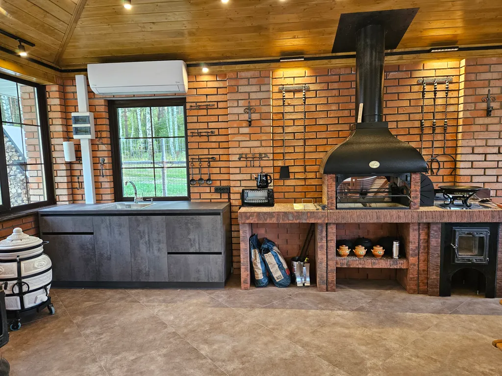 Дом, баня, чан, отапливаемая беседка