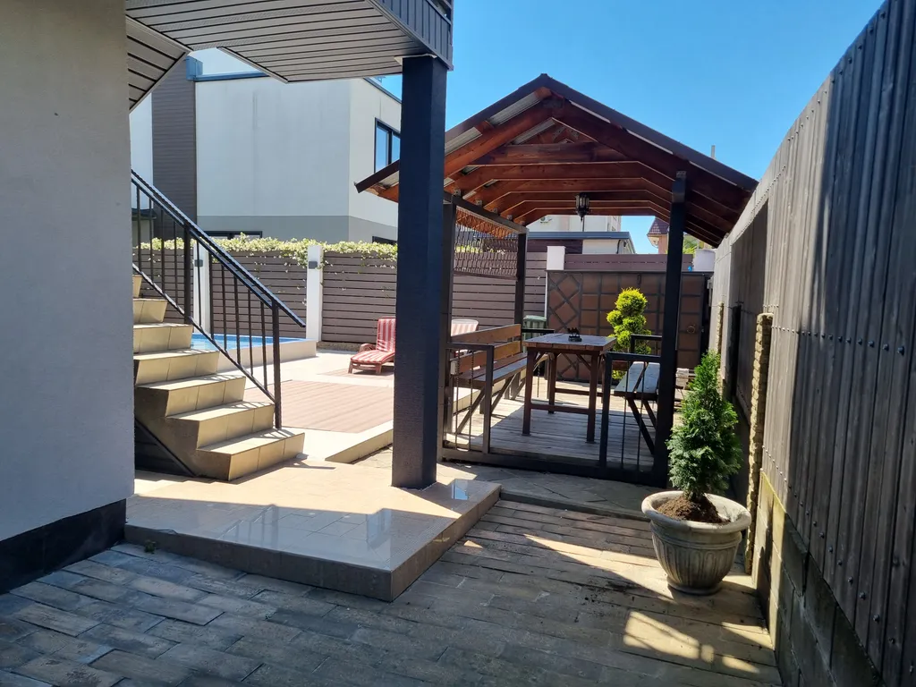 Коттедж Коттедж Апартаменты с бассейном — Сириус