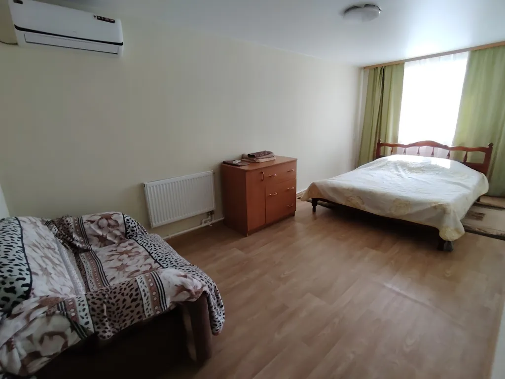 Большой дом в черте города