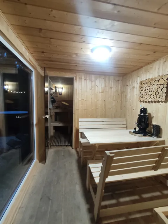 Домик, чан, баня в сосновом лесу, закрытая территория