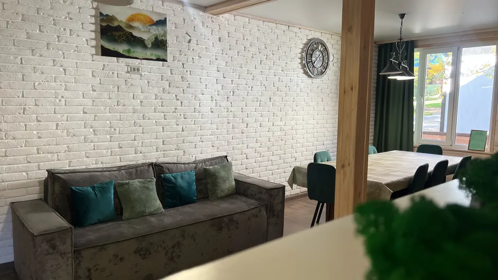 Уютный коттедж на большую компанию в лесу