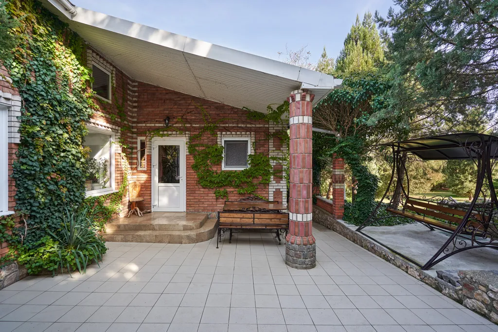 Коттедж Дом 3 спальни, большой двор беседка мангал усадьба Можжевеловый дворик — Айвовое