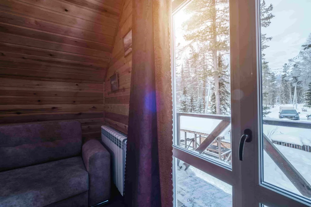 Коттедж Гостевой двор "Дом в кедрах" — Шерегеш