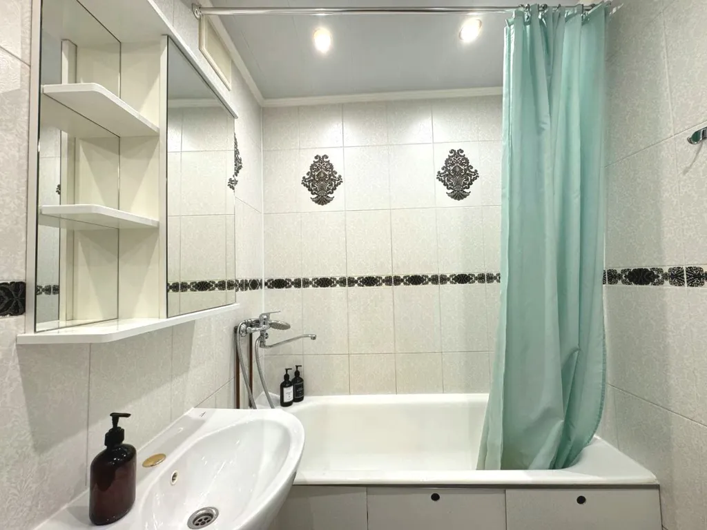 Двухкомнатная квартира в центре на Дзержинского